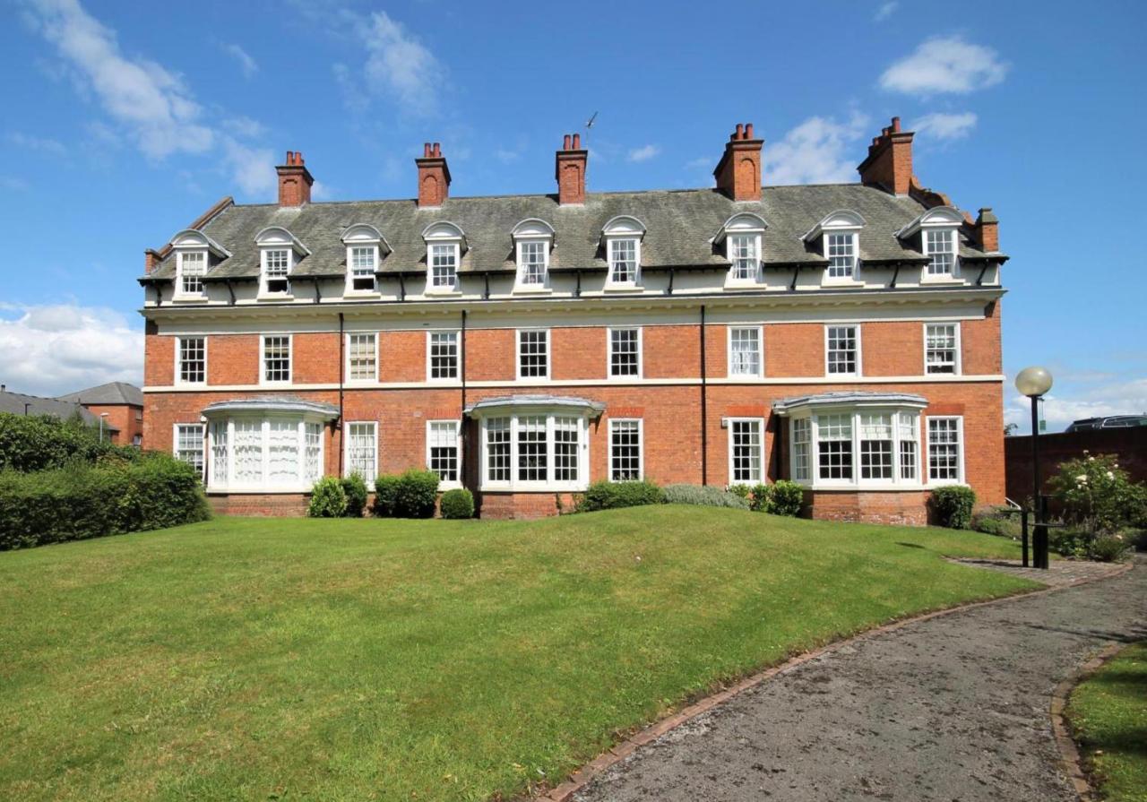 Stylish Apt With Minster Views I Pass The Keys York Exterior foto